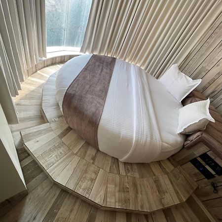 סוראט De Glance Hotel מראה חיצוני תמונה
